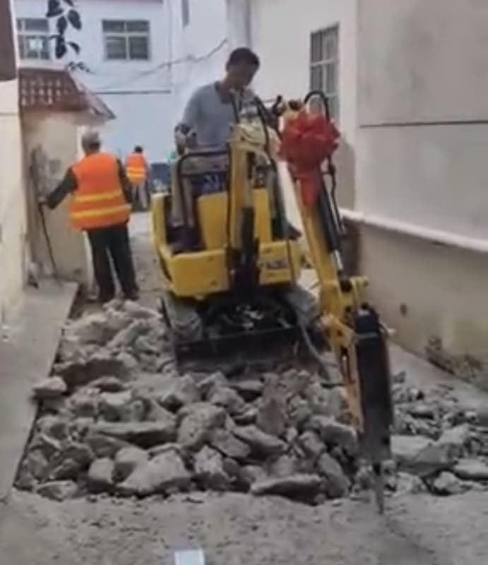 Powerful mini excavator