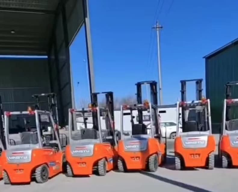 Our powerful electric forklift, zero pollution, no noise
